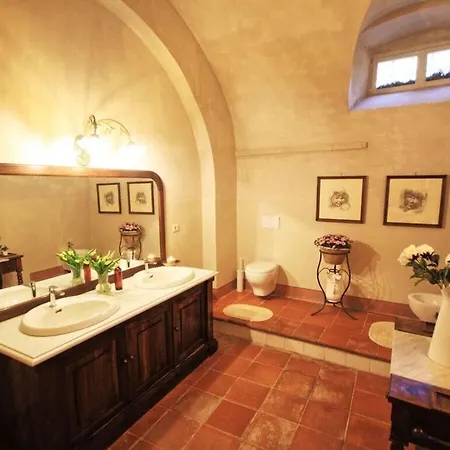 Carola Comfortable 3* Borgo alla Collina